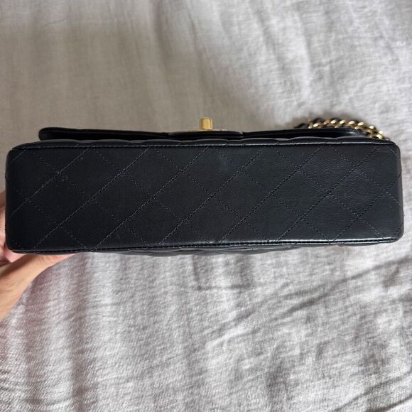 Chanel Classic Double Flap Medium Quilted Lambskin Black with Gold Hardware - Picture 3 of 15